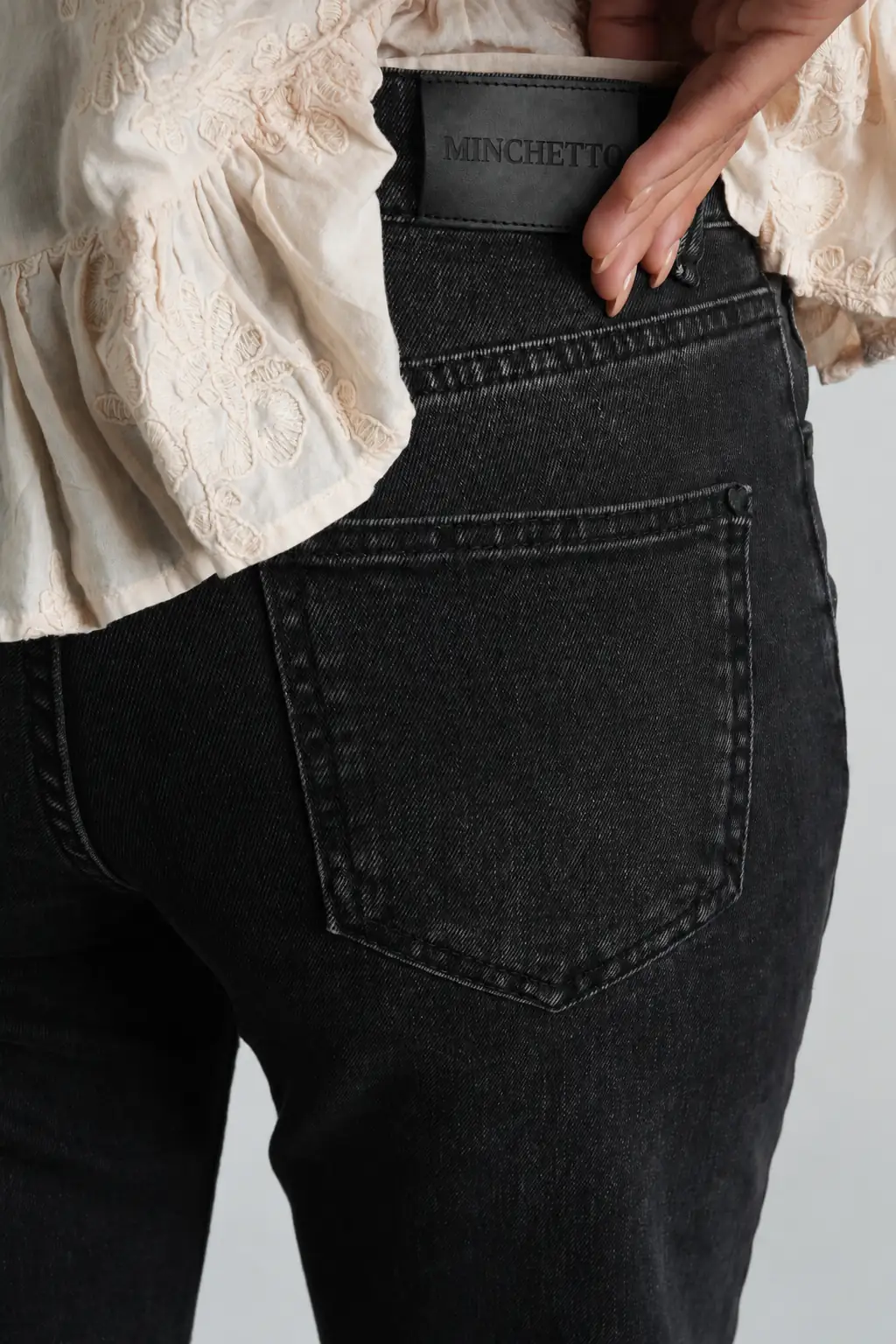 Siyah Straight Fit Normal Bel Likralı Kadın Jean Pantolon
