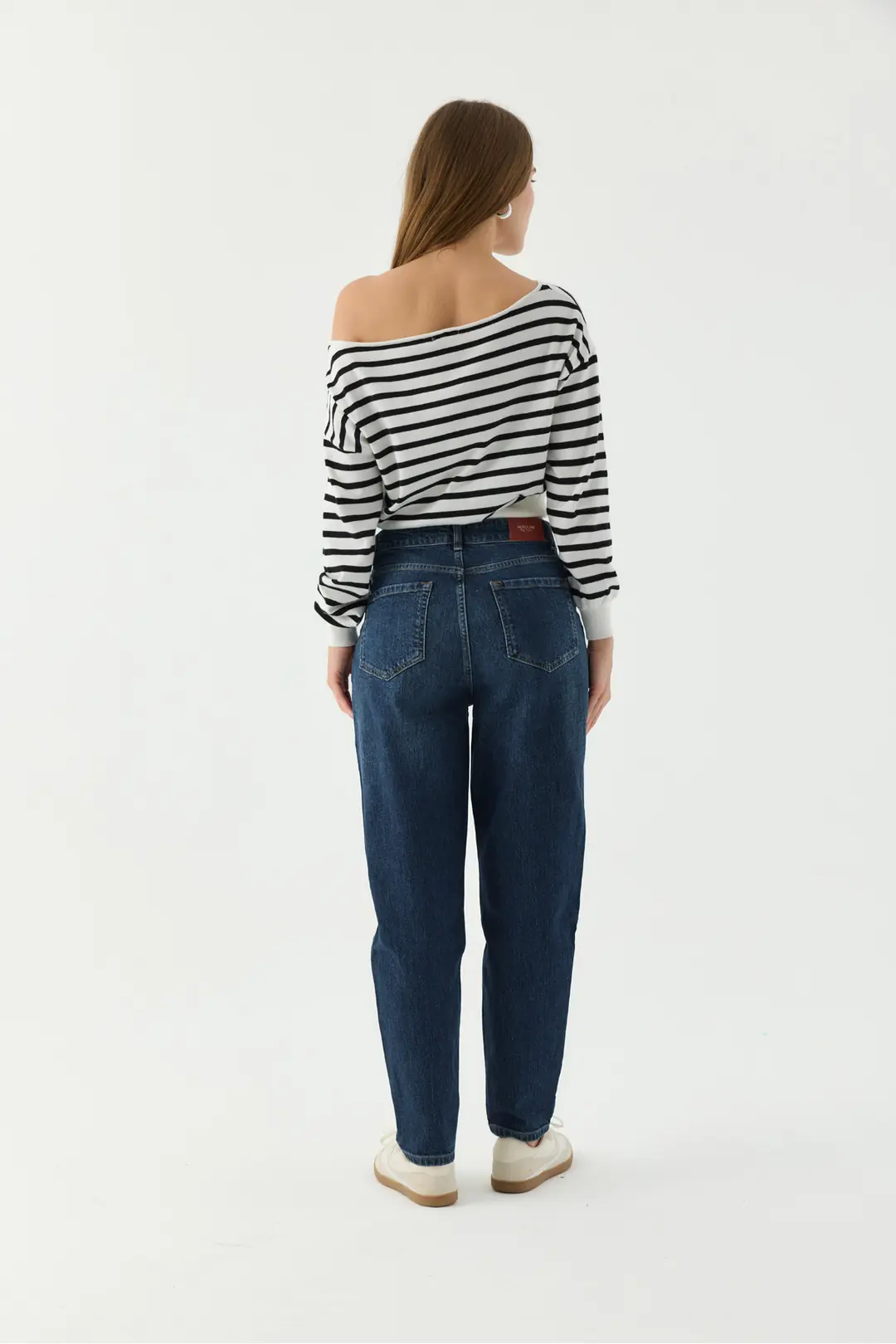 Asimetrik Mom Fit Yüksek Bel Daralan Paça Kadın Jean