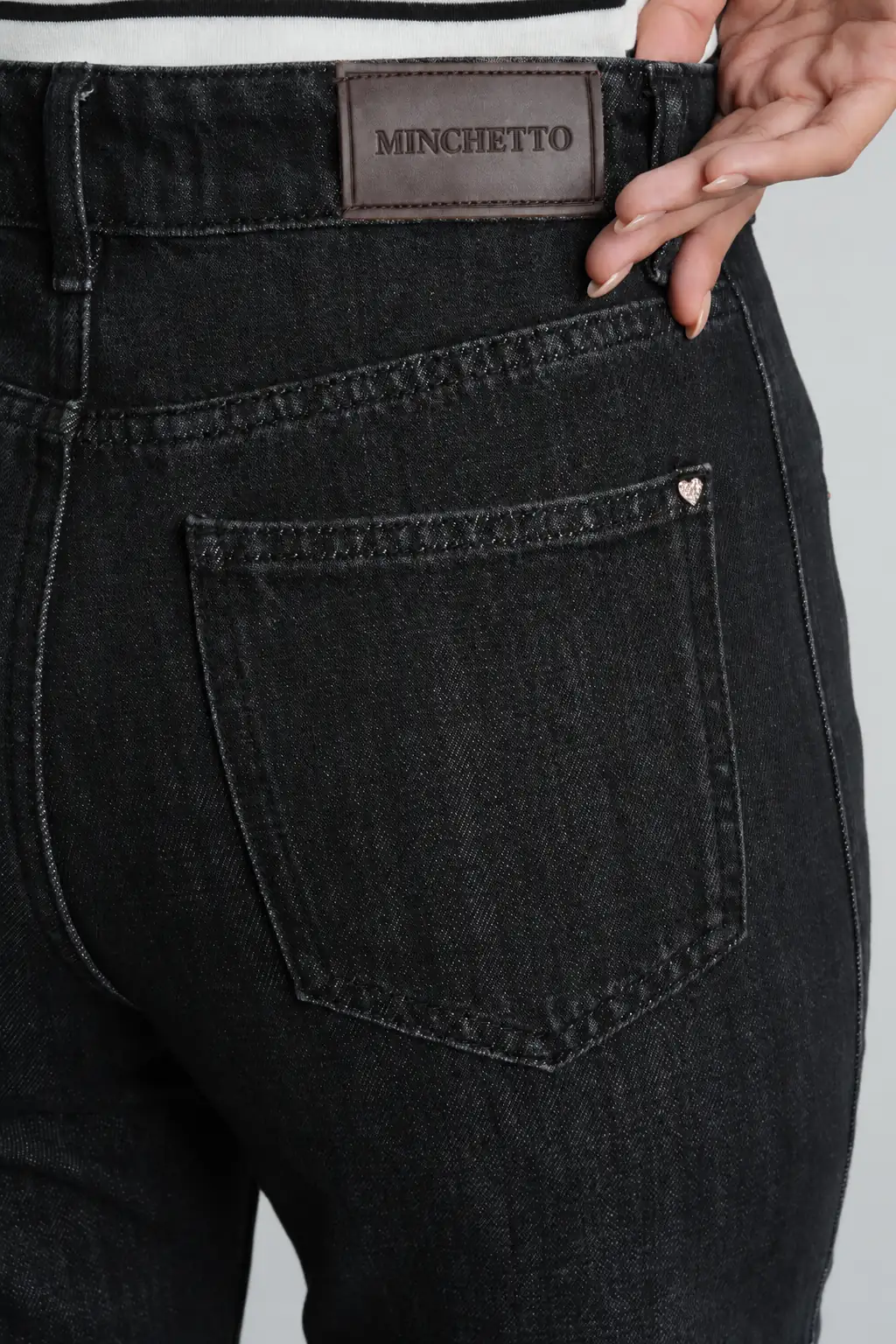 Siyah Straight Fit Normal Bel Katlı Paça Pamuklu Kadın Jean Pantolon