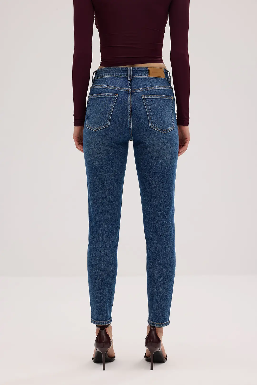 6003 - Kadın Slim Mom Fit Normal Bel Bilek Boy Jean Pantolon
