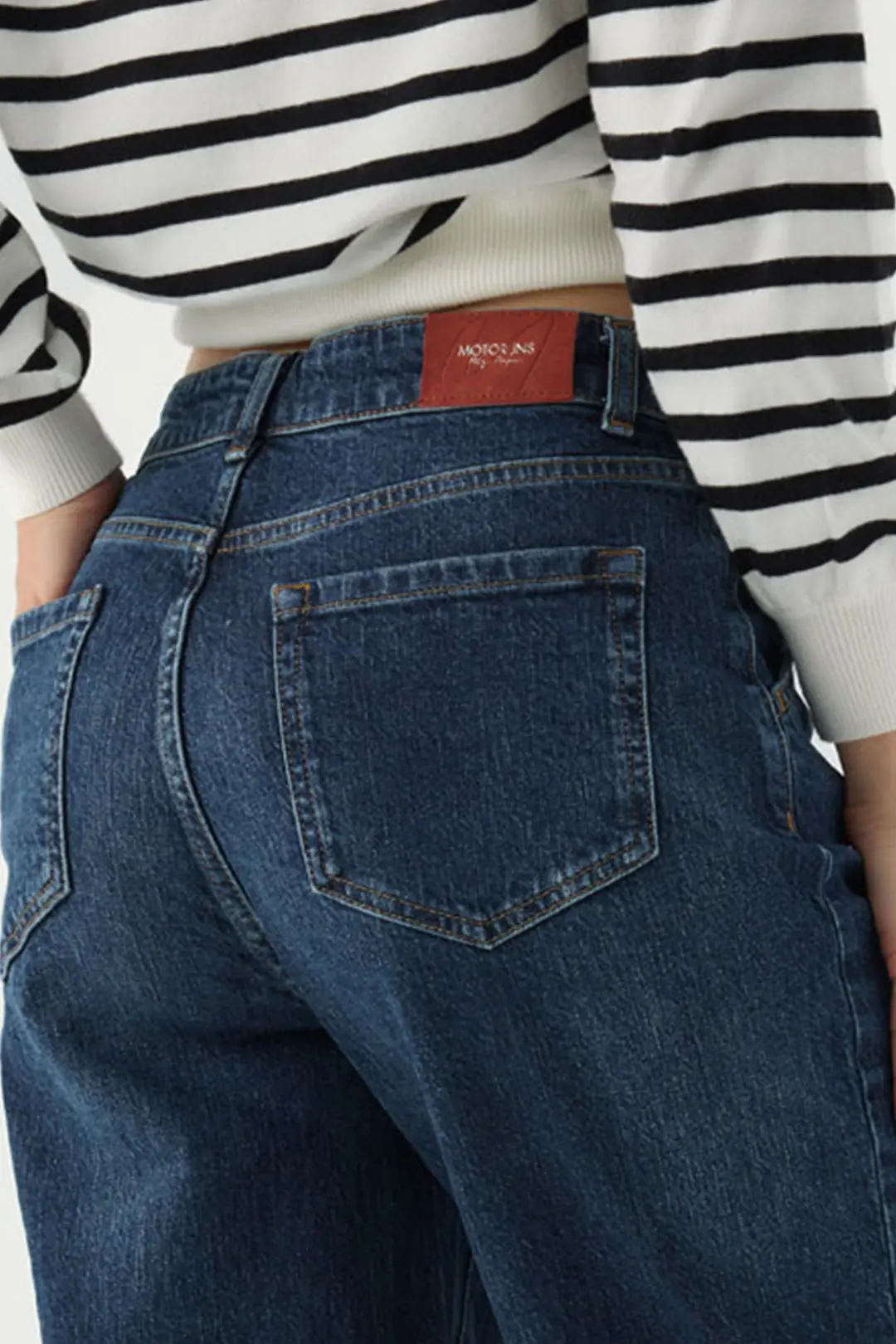 Asimetrik Mom Fit Yüksek Bel Daralan Paça Kadın Jean