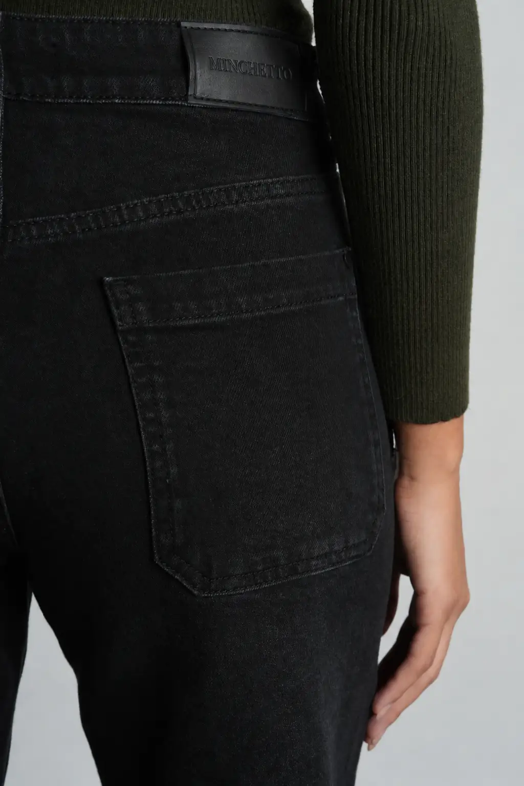Siyah Relax Fit Normal Bel Likralı Kadın Jean Pantolon