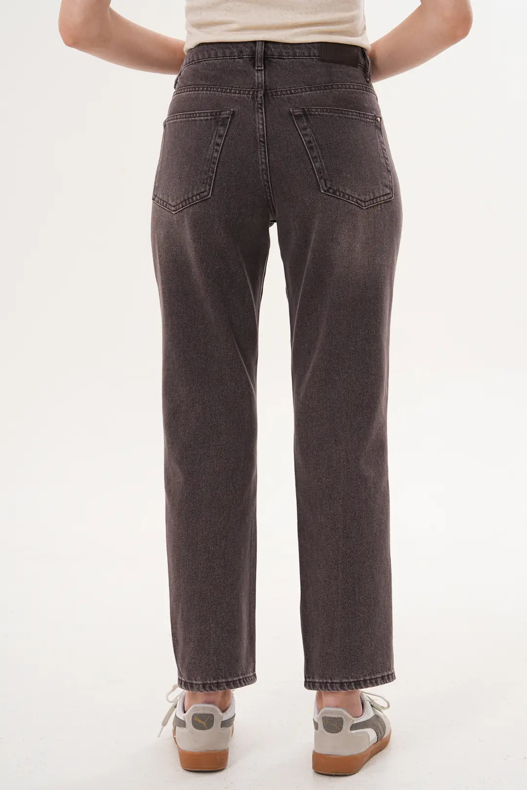 6041 - Kadın Normal Bel Mom Fit Boru Paça Jean Pantolon