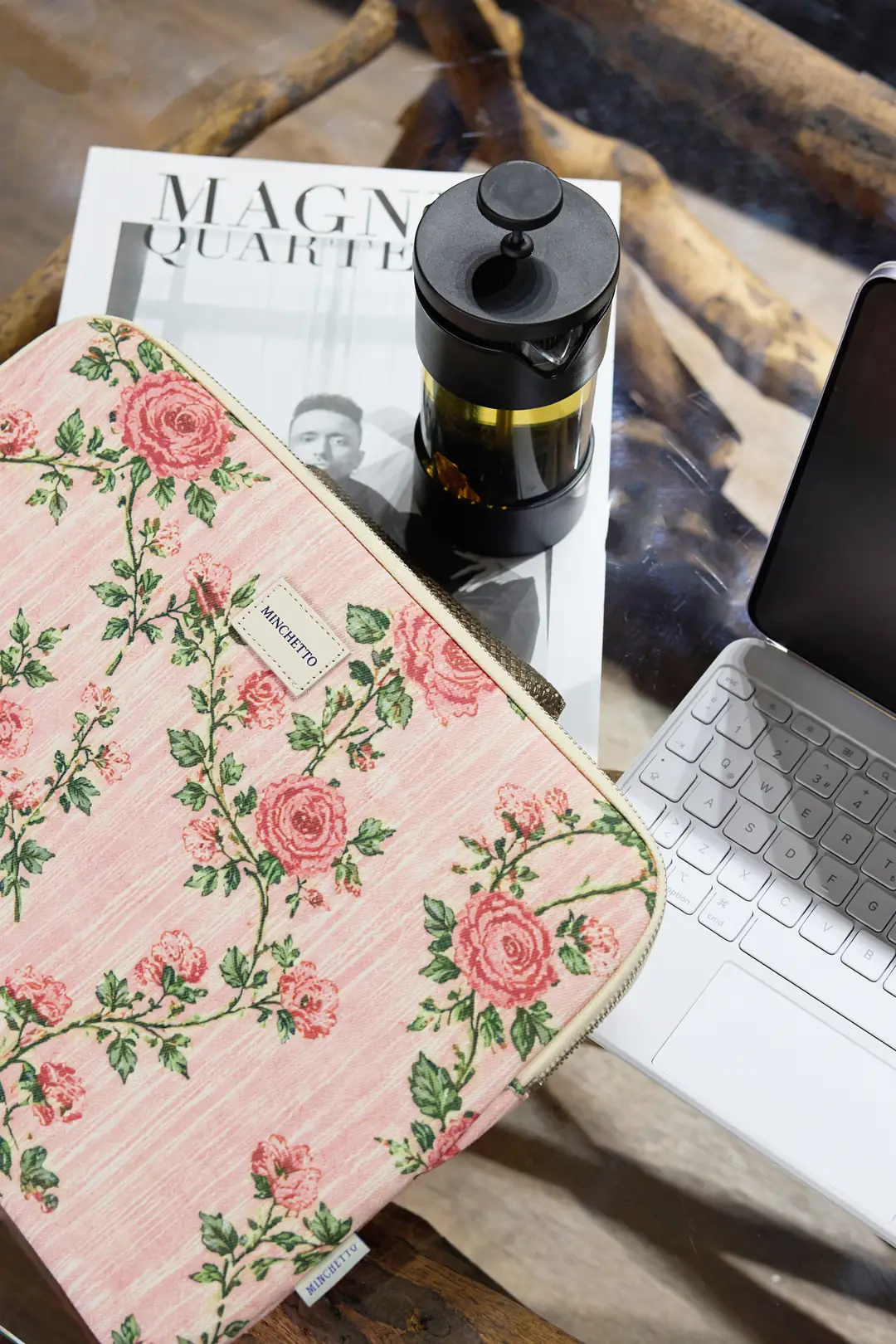 Forte 13-14 İnç Pembe Floral Desenli Laptop Kılıfı