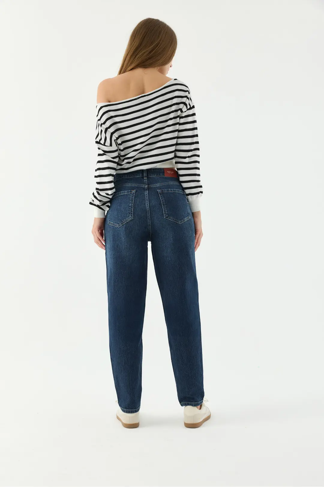 Asimetrik Mom Fit Yüksek Bel Daralan Paça Kadın Jean