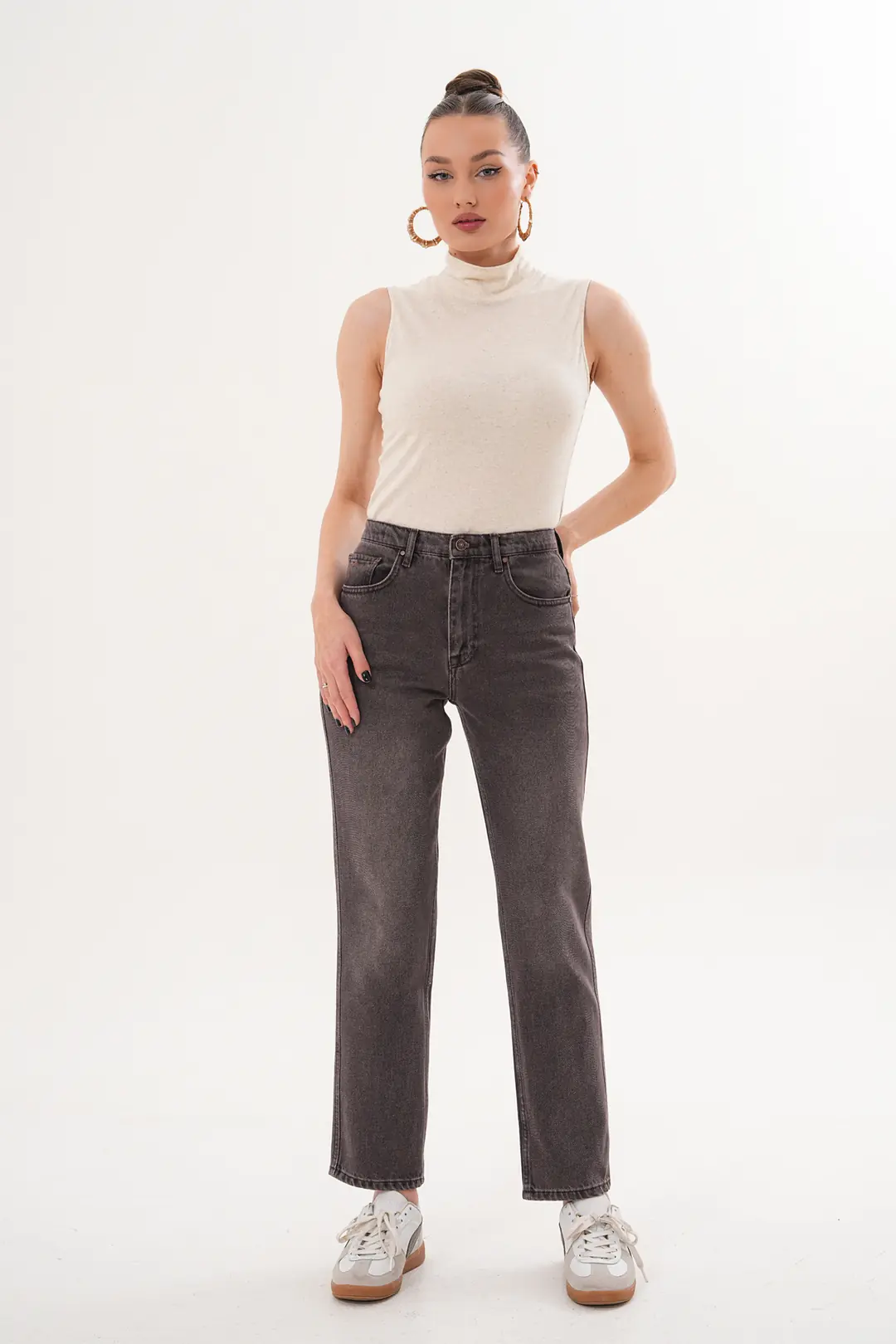 Ürün görseli: 6041 - Kadın Normal Bel Mom Fit Boru Paça Jean Pantolon