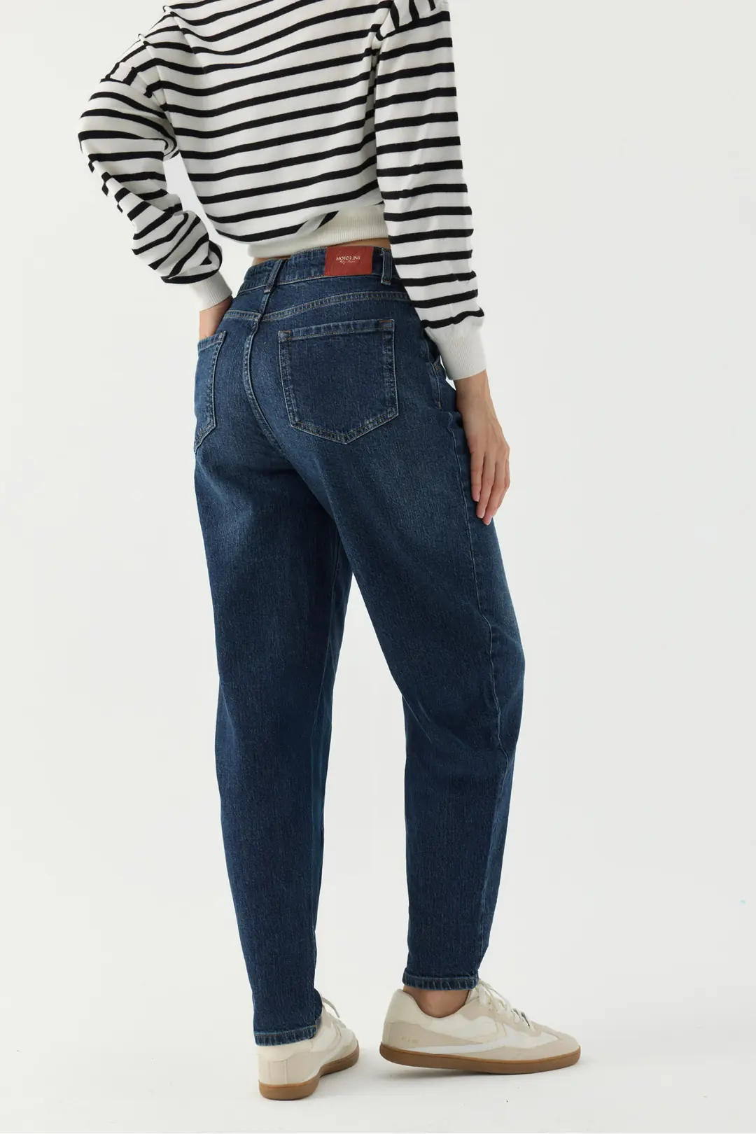 Asimetrik Mom Fit Yüksek Bel Daralan Paça Kadın Jean