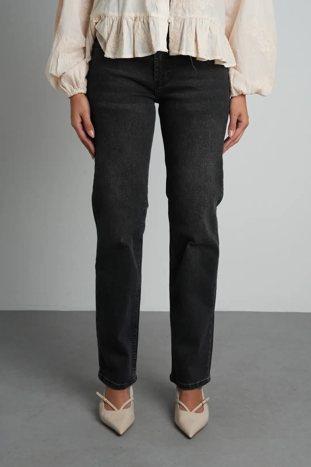 Siyah Straight Fit Normal Bel Likralı Kadın Jean Pantolon