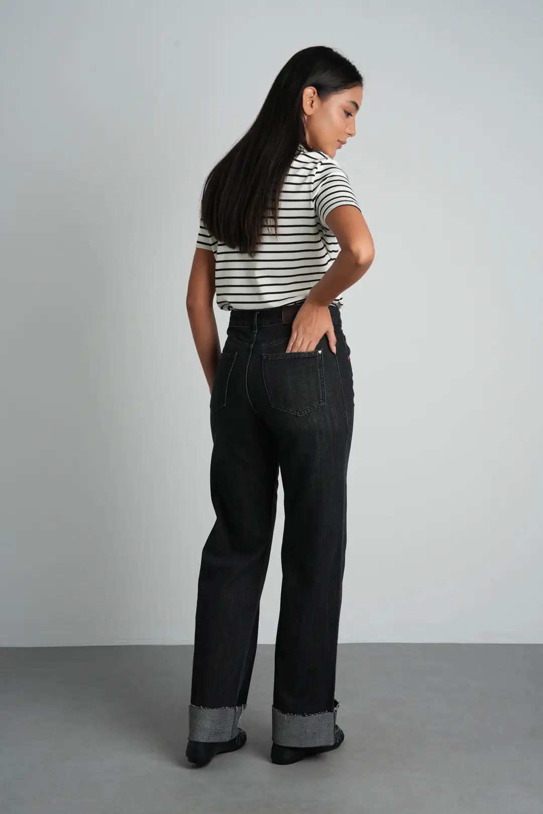 Siyah Straight Fit Normal Bel Katlı Paça Pamuklu Kadın Jean Pantolon